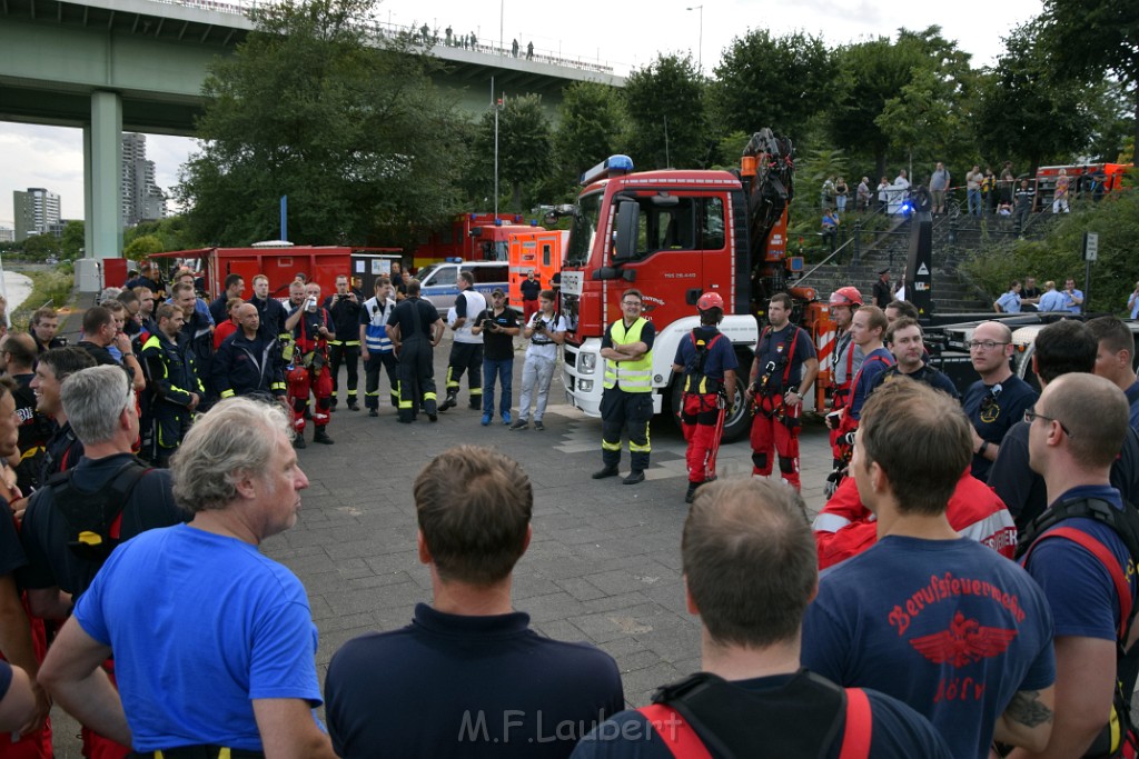 Koelner Seilbahn Gondel blieb haengen Koeln Linksrheinisch P793.JPG - Miklos Laubert